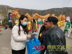 吴林司法所：“桃花节”上普法忙