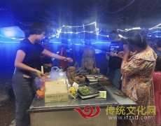 温宿县吐木秀克镇曲达村夜市，开市啦！