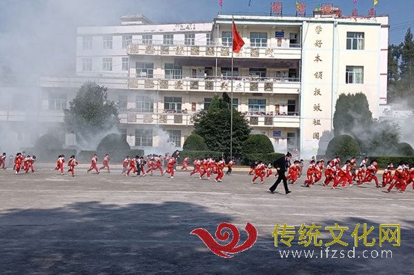 纳雍县勺窝镇中心学校举行2023年“119”消防安全应急演练活动