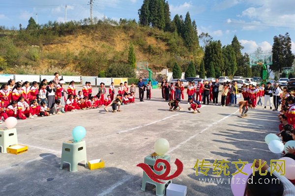 纳雍县勺窝镇中心学校第十四届文化体育艺术节异彩纷呈