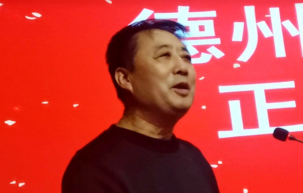 王占湖.jpg